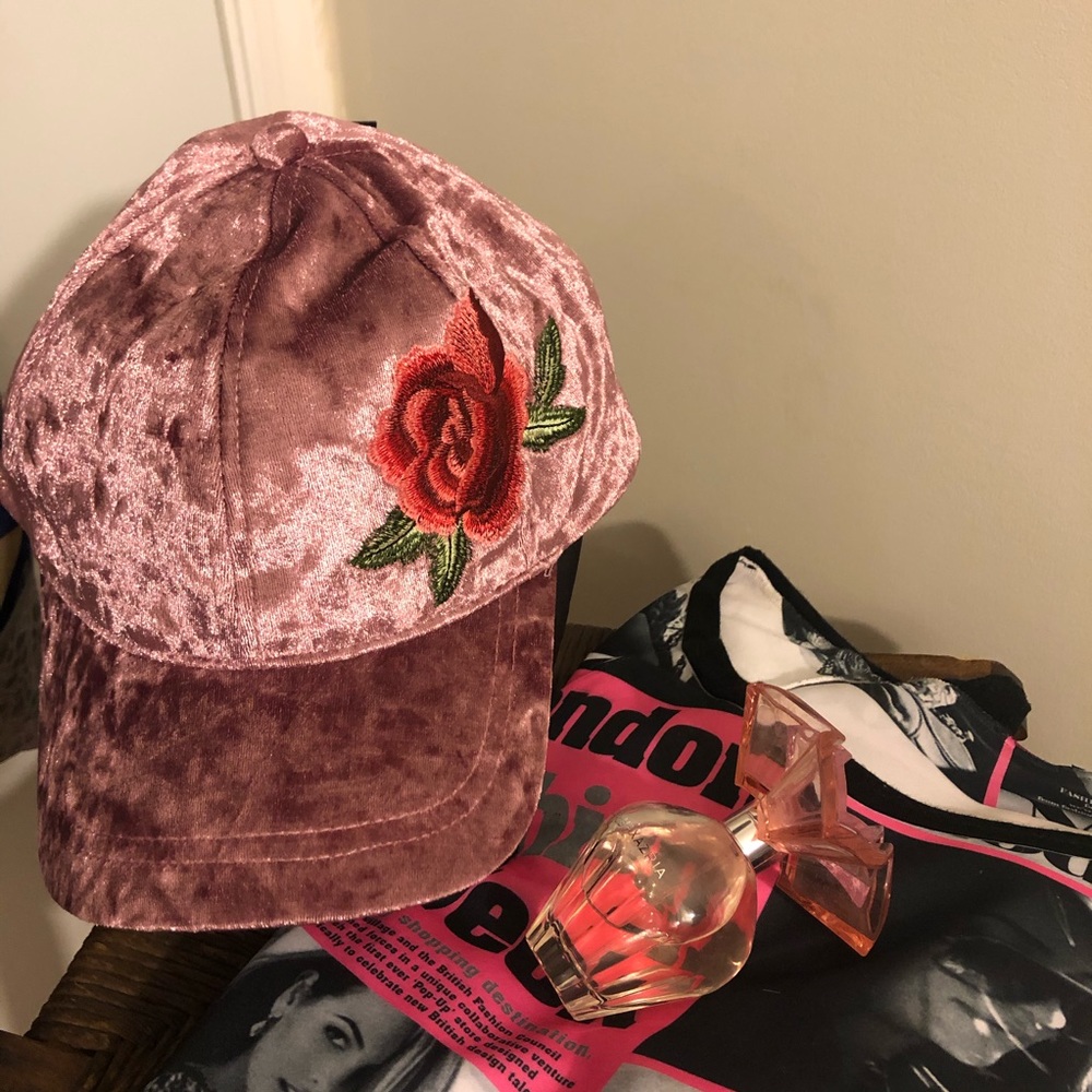 ✨SOLD✨David and Young Pink Velvet Cap